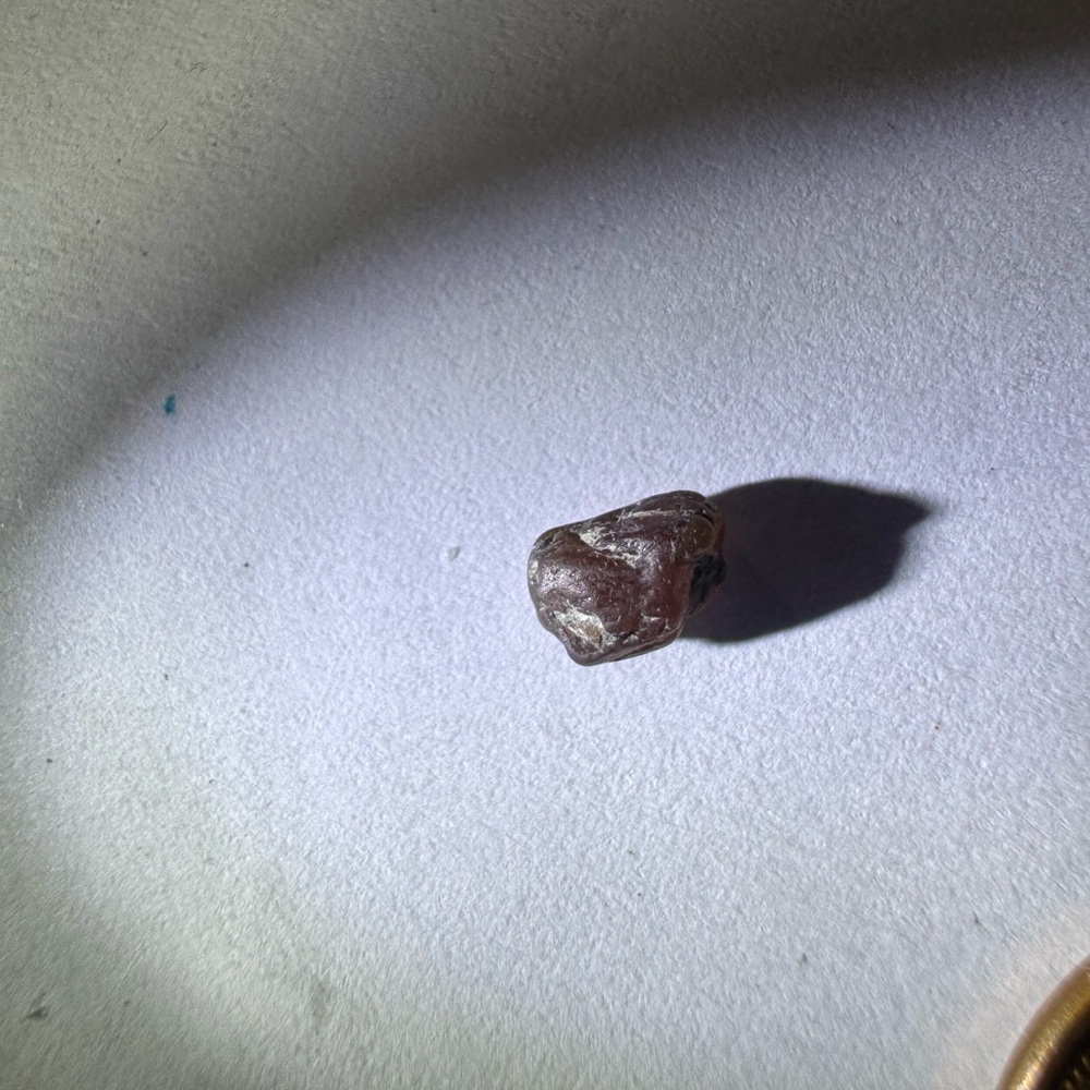 R007 - 1 Small pink/red rough sapphire crystal